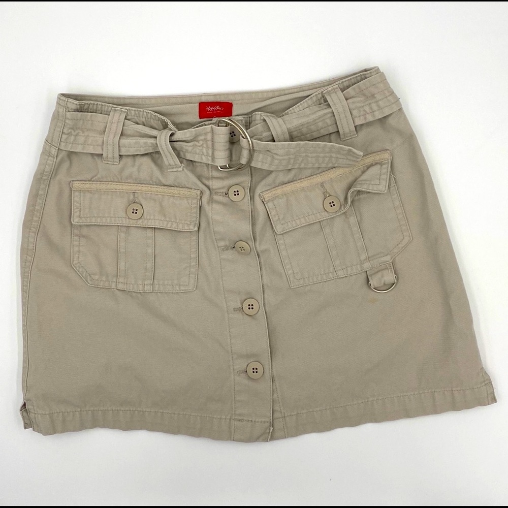 Cute tan skirt!